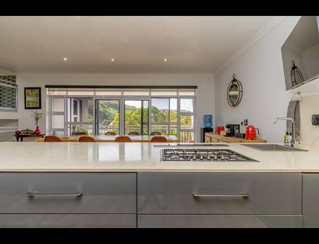 4 BEDROOM HOUSE FOR SALE IN LA LUCIA